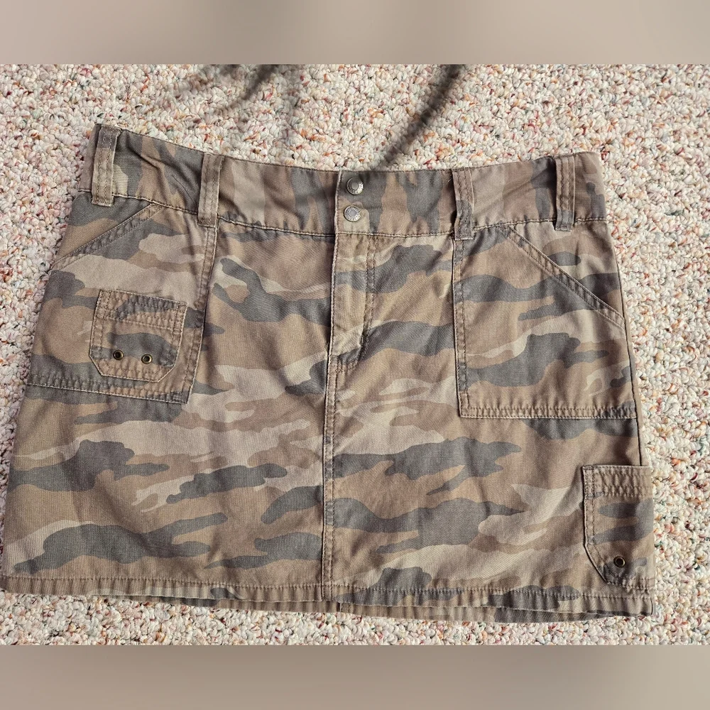 Ladies skirt - Picture 1 of 3